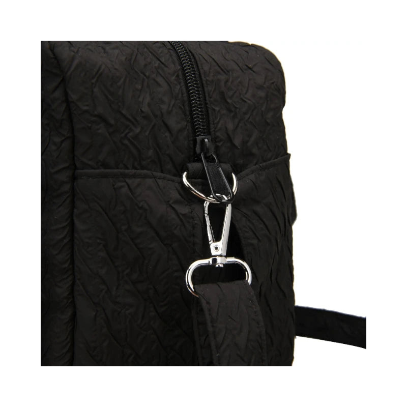 Détail fermeture éclair appliqué du sac à langer noir