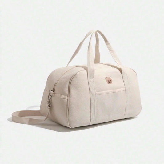 Sac à langer beige format duffel sur fond blanc, vue de face