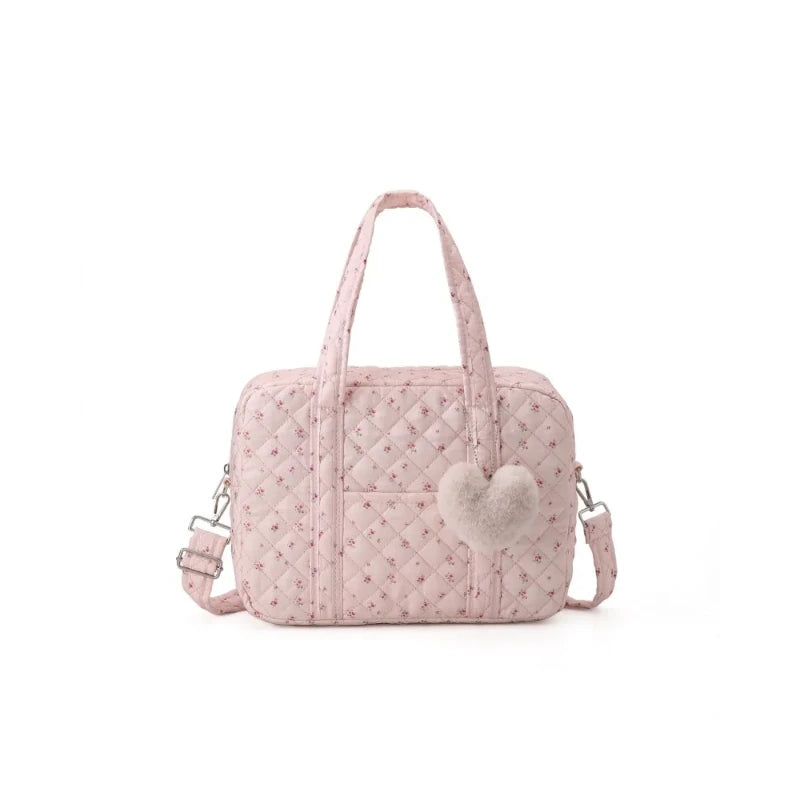 Sac à langer fleuri rose sur fond blanc, vue de face